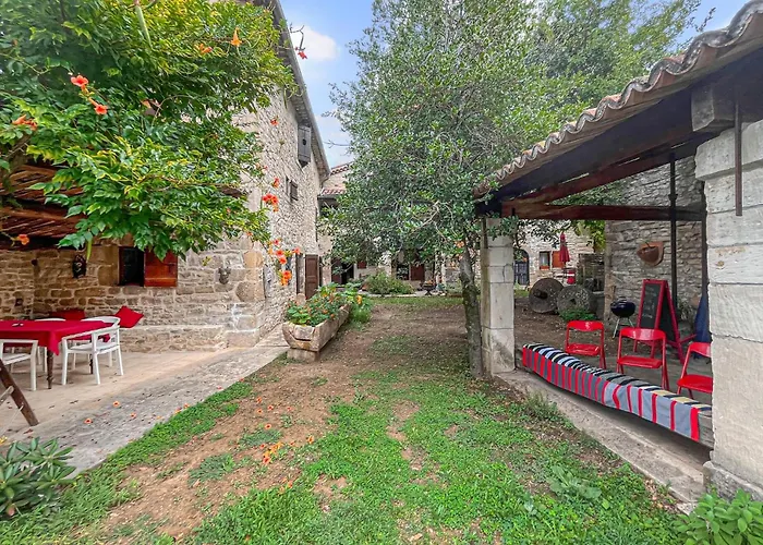 Hébergement de vacances In With Wifi Barjac (Gard)